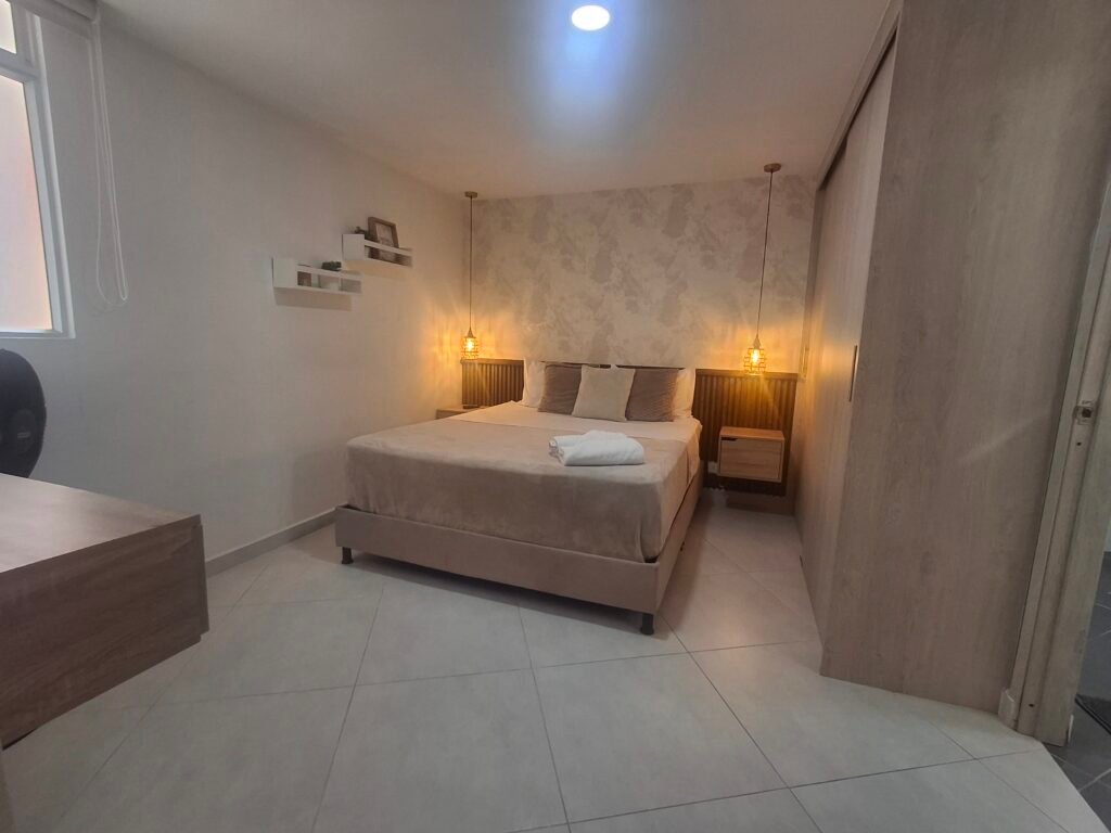 Apartamento Esquinero 72 M² · A 1 Cuadra del Parque, Sabaneta